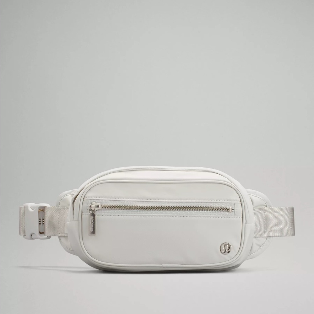Wunderlust belt bag 1.8L in Vapor color